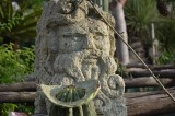 Statua di arcaica divinità maschile e un piccolo cactus col sombrero / Photo Impressioni Jazz