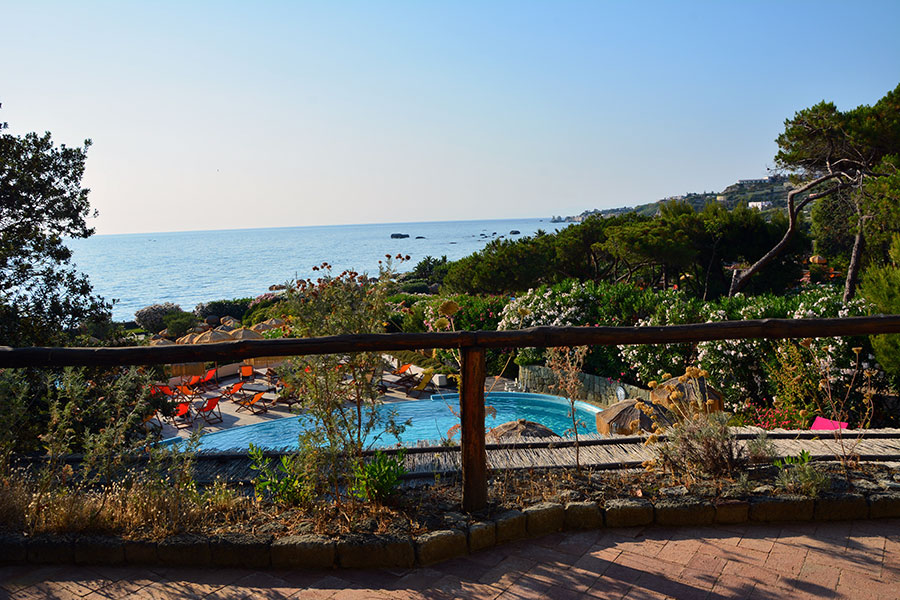 Piscina e mare. Spiaggia di Citara / PhotoSilvana Matozza