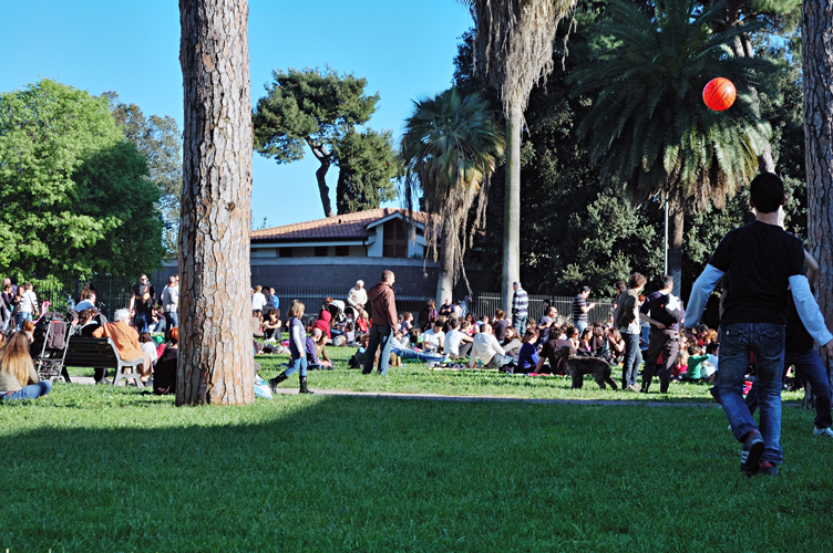 Momenti di svago sul prato /  PhotoSilvana Matozza, Guido Bonacci