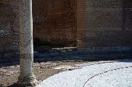 Scorcio con colonna e nicchia./ Photo©Silvana Matozza, Guido Bonacci