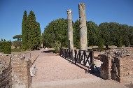 Tre Esedre. Scorcio con colonne  / Photo©Silvana Matozza, Guido Bonacci