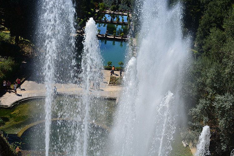 Spettacolari zampilli d'acqua / PhotoSilvana Matozza, Guido Bonacci