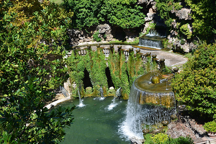 Scorcio della fontana progettata da Pirro Ligorio / PhotoSilvana Matozza, Guido Bonacci