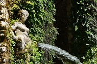 Tivoli. Giardino di Villa d'Este. Nereide con vaso d'acqua / Photo©Silvana Matozza, Guido Bonacci