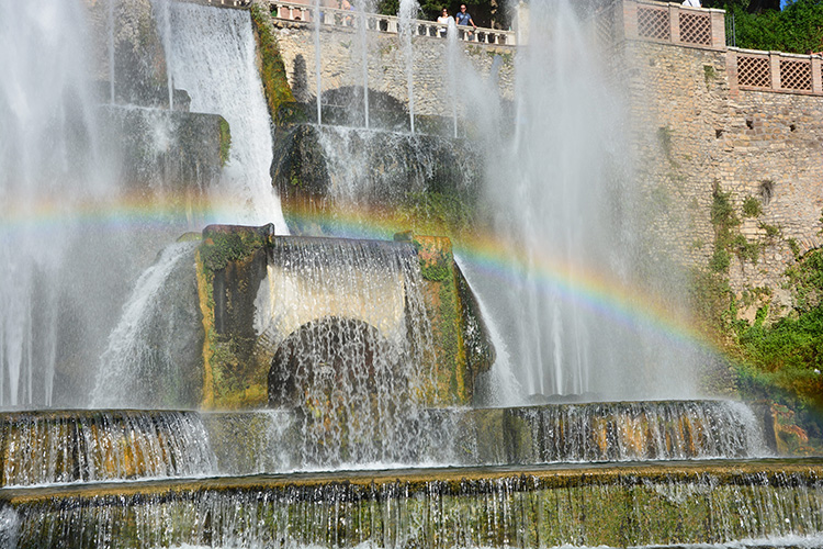 Fontana di Nettuno con arcobaleno. Villa d'Este./  PhotoSilvana Matozza, Guido Bonacci.