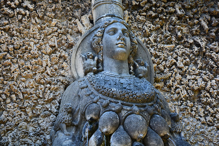 Fontana dell'Abbondanza, o della Dea Natura ./  PhotoSilvana Matozza, Guido Bonacci.