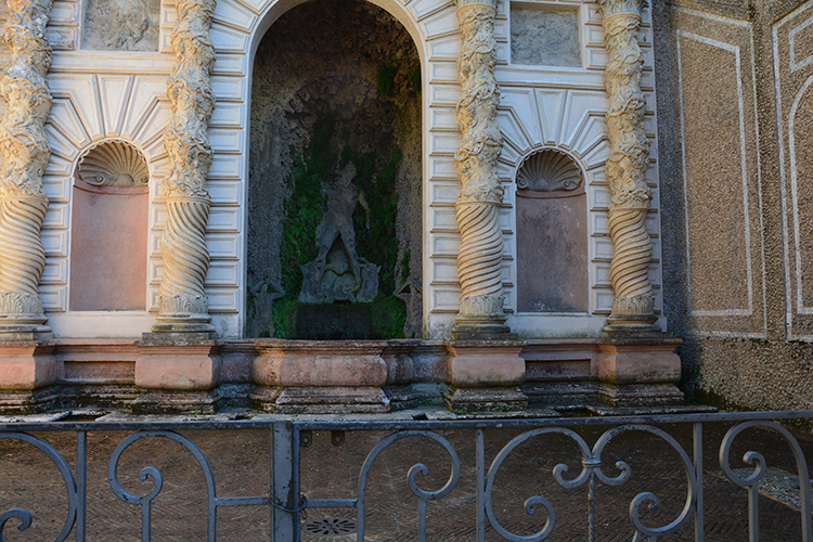 Fontana di Proserpina, nel Giardino di Villa d'Este./  PhotoSilvana Matozza, Guido Bonacci.