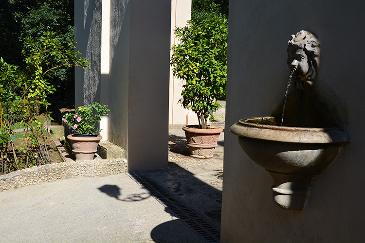 Scorcio del Giardino, con fontanella /  PhotoSilvana Matozza, Guido Bonacci.