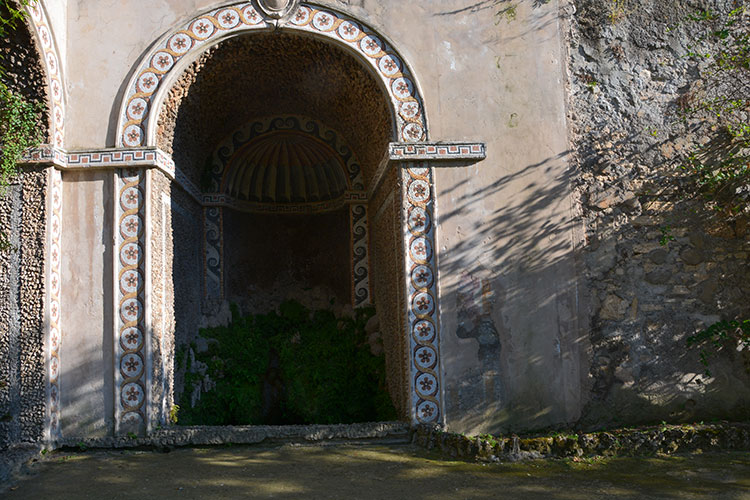 Ninfei " a nicchia". Giardino di Villa d'Este /  PhotoSilvana Matozza, Guido Bonacci.
