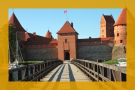 Trakai Bridge. Parco Nazionale di Trakai, Lago Galvè e Castello dell'Isola, la "Little Marienburg" lituana  / Geo Photo Gallery Impressioni Jazz
