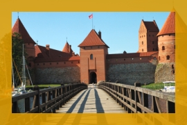 Trakai Bridge. Parco Nazionale di Trakai, Lago Galv e Castello dell'Isola, la "Little Marienburg" lituana  / Geo Photo Gallery Impressioni Jazz