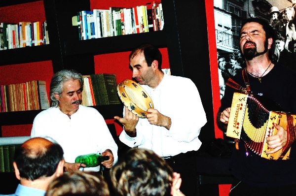 photo del concerto del gruppo musicale di Terranova del Pollino, "Totarella"