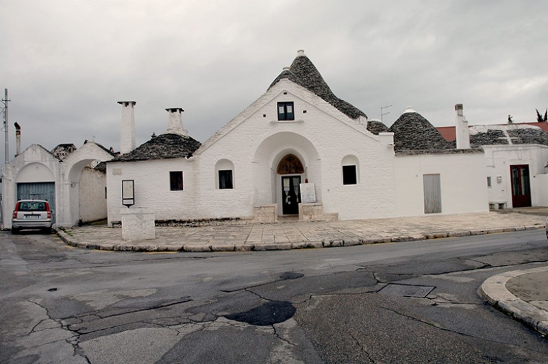 L'unico trullo di Alberobello con un piano superiore. PhotoSilvana Matozza, Guido Bonacci