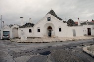 L'unico trullo di Alberobello con un piano superiore. PhotoSilvana Matozza, Guido Bonacci