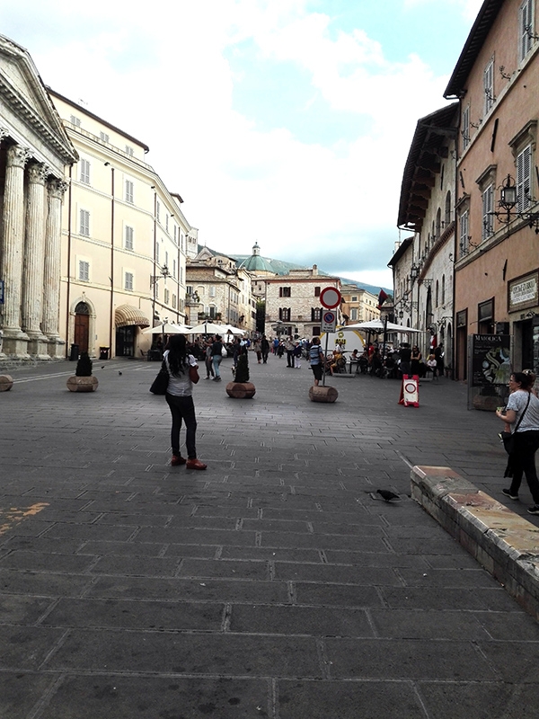 Assisi. Piazza del Comune.