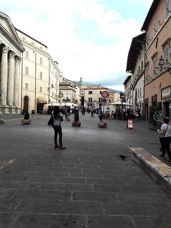 Assisi. Piazza del Comune.