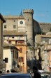 la fortezza sovrasta la cittadina