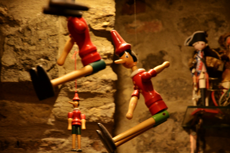 ../Images/Castel-Gandolfo.Antica-Bottega-Arte-e-Vino.Pinocchio.jpg