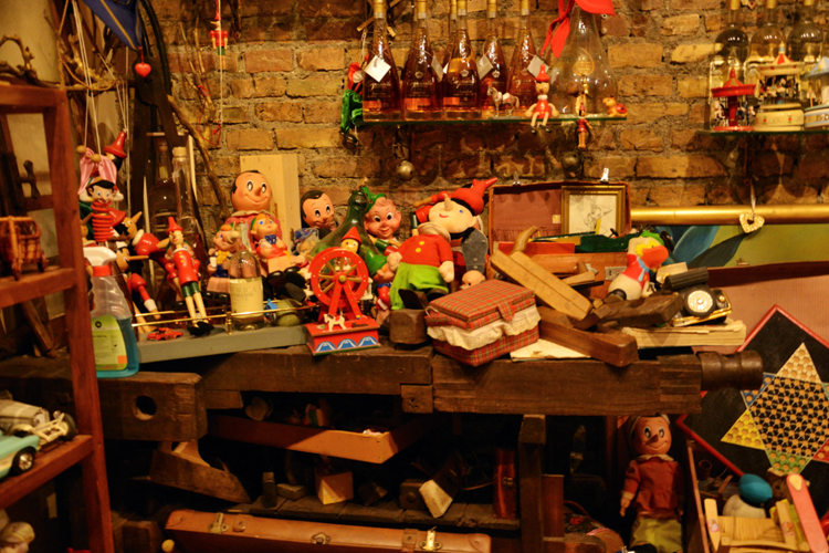 ../Images/Castel-Gandolfo.Antica-Bottega-Arte-e-Vino.Sala-dei-giochi.jpg
