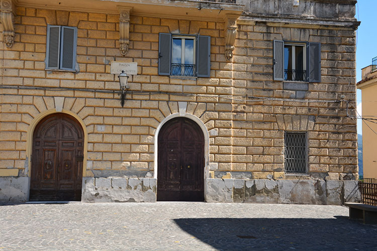 ../Images/Castel-Gandolfo.Piazza-Felice-Cavallotti.jpg