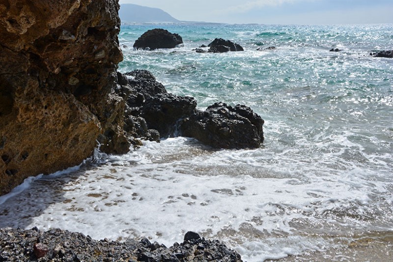 Creta. Falassarna. Brillanti  e schiumose acque di Agia Paraskevi. PhotoSilvana Matozza, Guido Bonacci