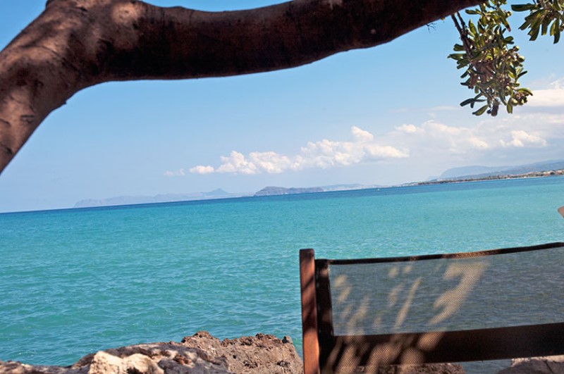 Il mare visto dall'accogliente Mylos Cafe / Photo Impressioni Jazz