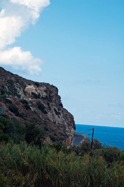 Scogliera del sud-est della penisola di Rodopos.