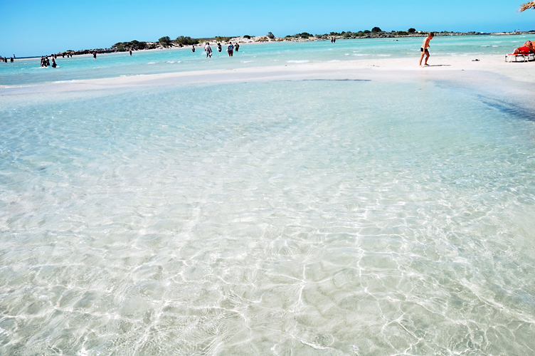 ../Images/A_piedi_verso_l'isola_d'Elafonissi.Creta.Grecia.jpg