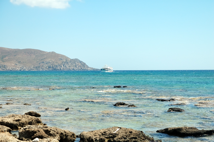 ../Images/Boat_and_rocky_coast.Elafonissos.jpg