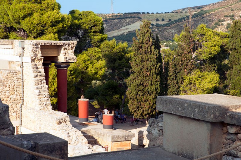 Turisti sotto l'ombra. The Palace of Knossos 