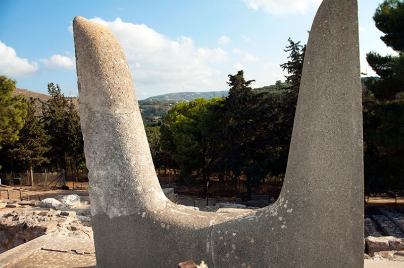 Corna di Consacrazione. The Horns of Consecration.