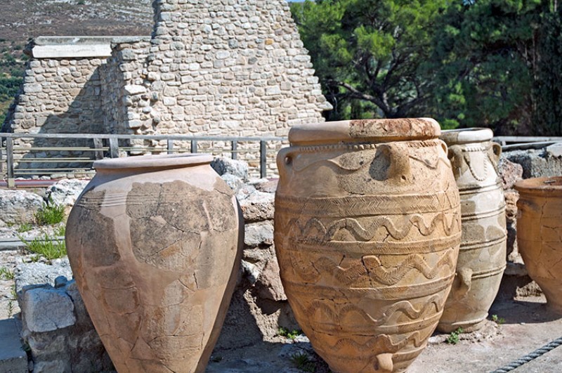 Pithoi. Le larghe giare del periodo post palaziale.