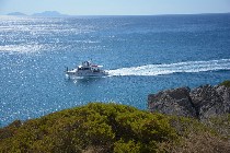 Scia bianca su mare argentato / PhotoSilvana Matozza
