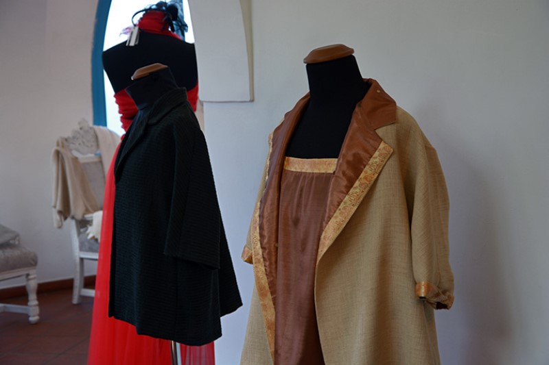 Scorcio con costumi di La Grande Bellezza in mostra a La Colombaia. PhotoSilvana Matozza, Guido Bonacci.
