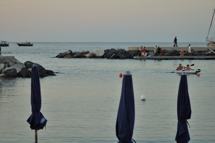 ../Images/Imbrunire-sul-lungomare.Isola-d'Ischia.jpg