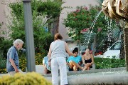 Thumbs/tn_Persone-alla-fontana.Lacco-Ameno.jpg