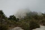 La vetta dell'Epomeo coperta dalle nuvole. Panorama d'Ischia