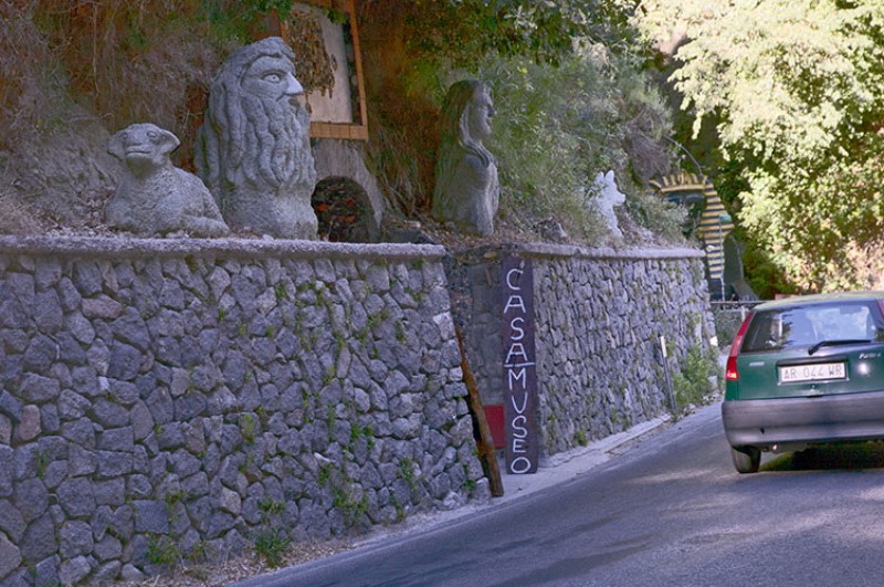 L'entrata della Casa-Museo, lungo la strada statale, Serra Fontana. Ischia