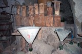 Antichi oggetti legati alla cultura del vino, nella cantina della Casa Museo di Serrara Fontana, di Ischia.