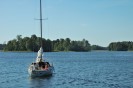 Turisti in barca, nel Parco storico nazionale di Trakai