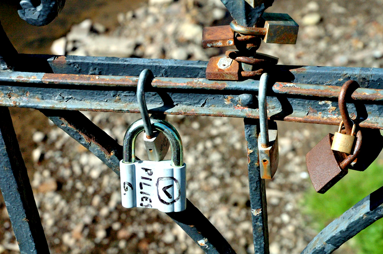 Ponte Uupis - lucchetti dell'amore - love locks