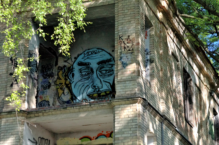 murales e graffiti a Uupis