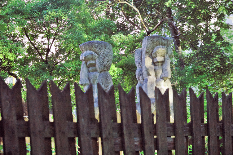 Vilnius. Sculture oltre il cancello