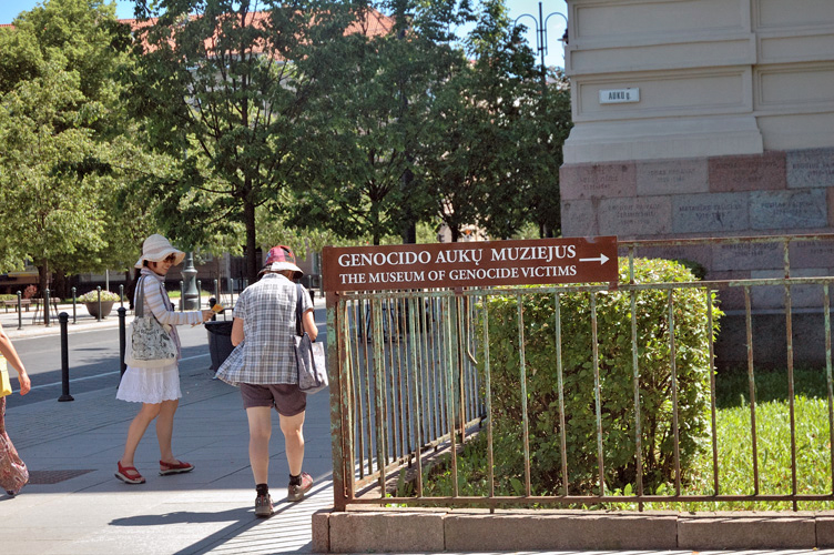 The museum of genicide victims. Indicazione sul cancello all'ingresso del palazzo.  