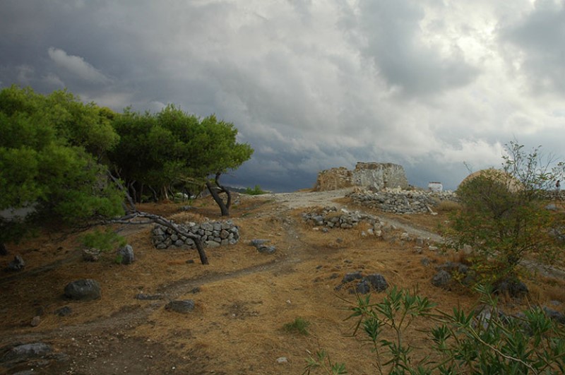 Un cielo nuvoloso e denso avvolge la Fortezza / Photo: Silvana Matozza, Guido Bonacci.