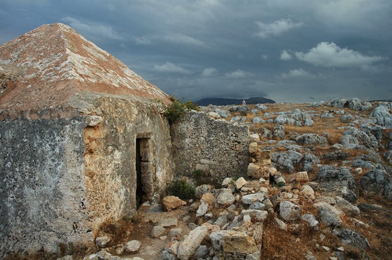 Edificio per polvere da sparo, con tetto a piramide, nella parete nord della Fortezza.