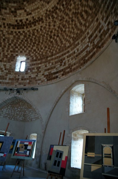 Scorcio della Moschea, con mosaico nella volta e quadri dell'artista greco Raptis.