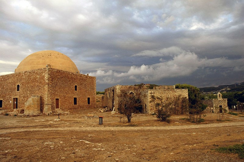 Moschea Ibrahim, Palazzo Episcopale e chiesa ortodossa Agia Ekaterini