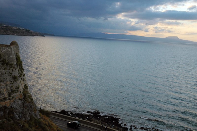 Il profondo blu del mare  Mediterraneo, visto dal Promontorio del Castello Vecchio..