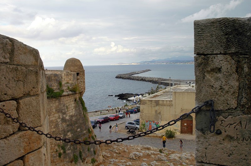 Il porto ( Limàni ) visto dal lato est della Fortezza veneziana.